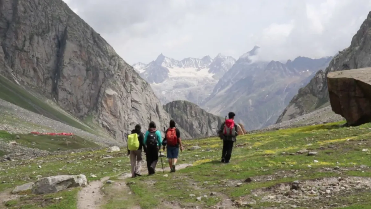 Hampta Pass Trek itinerary image 1